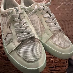 Vintage mint green havanas size 9